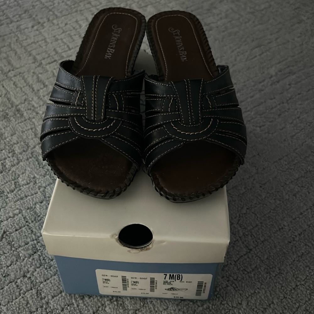 St.John’sBay sandals New Size 7